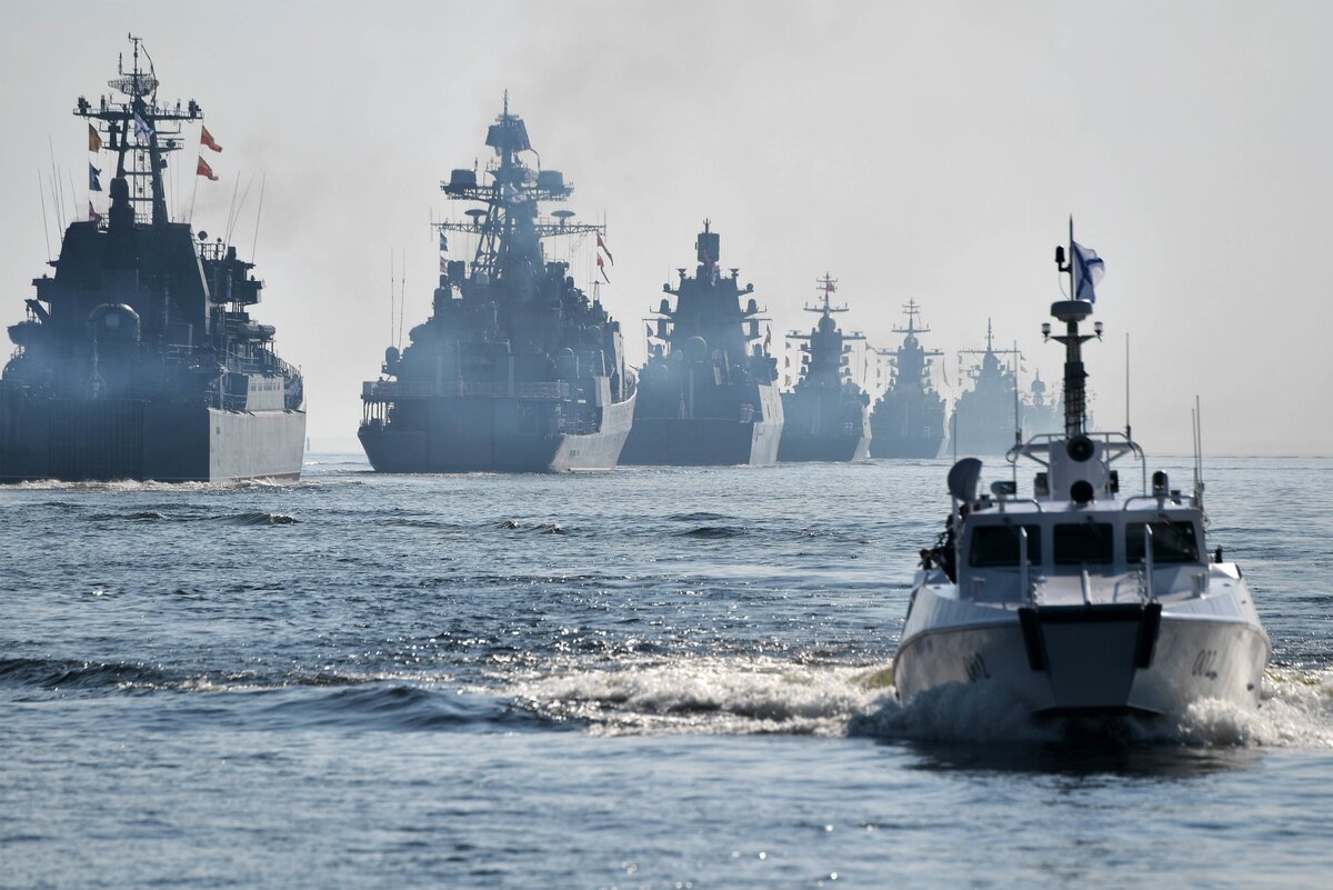 Источник https://www.middleeasteye.net/sites/default/files/images-story/russian-navy-jul2019-st-petersburg-afp-edit.jpg