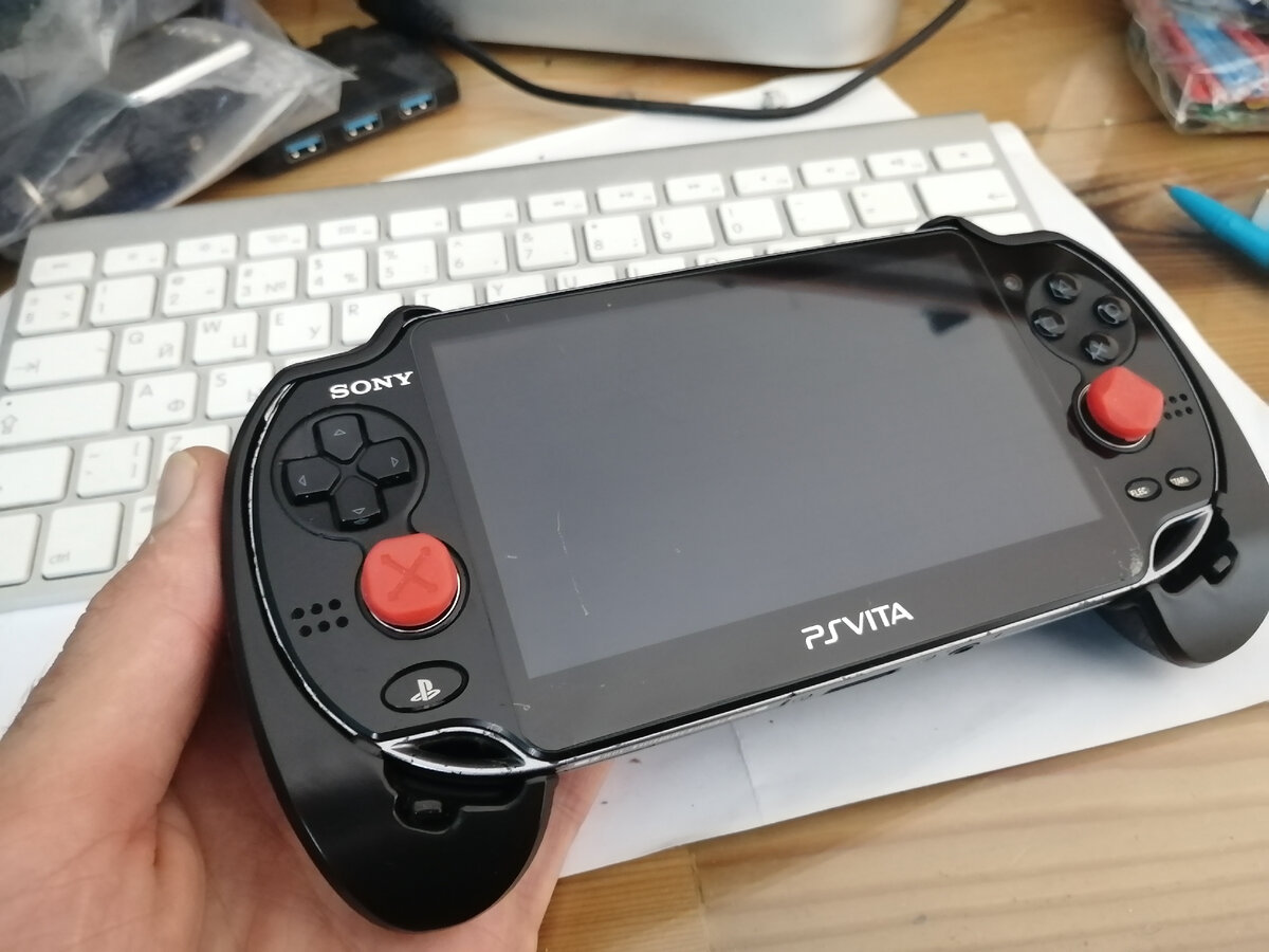 Силиконовые накладки на аналоговые стики для PS Vita помогают когда резиновое покрытие изношено.