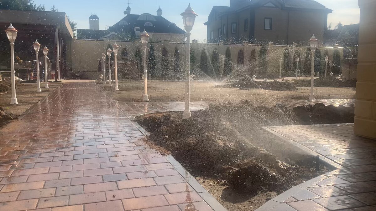 Работа системы автополива только после монтажа системы и до укладки газона