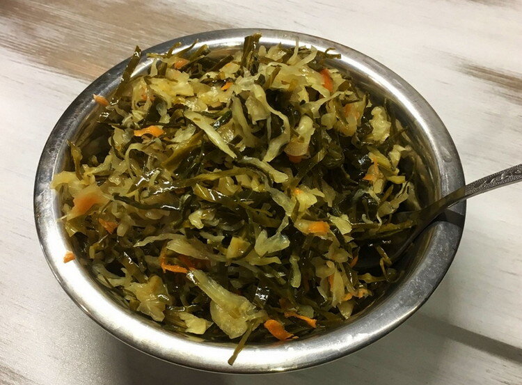 Серые вологодские щи из крошева. Щи из щавеля с капустой. Вологодские щи из крошева. Щи зеленые с говядиной. Капустное крошево.