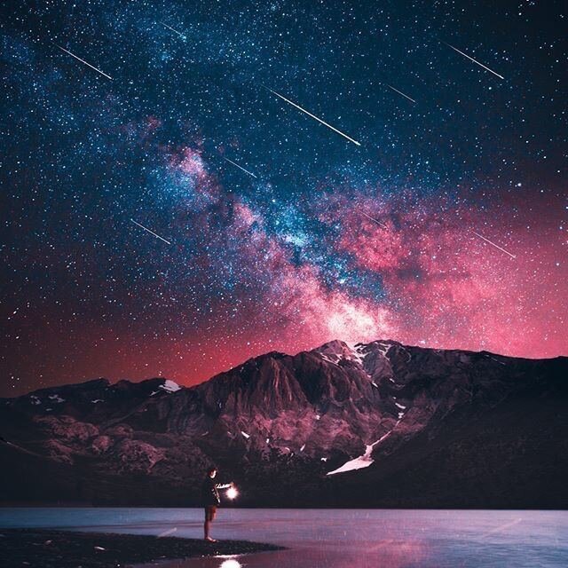 Желание или страсть возникают тогда, когда вы несчастливы. Когда вы очень счастливы, приходит удовлетворенность.

~Шри Шри Рави Шанкар