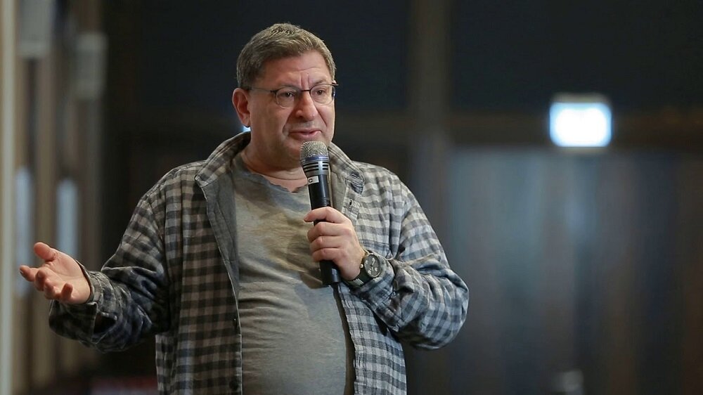 Михаил Лабковский - российский психолог, писатель, юрист, телеведущий и радиоведущий.