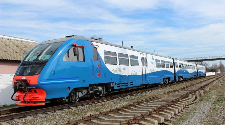 Такой рельсобус увезёт меня в Крым утром 17 мая.