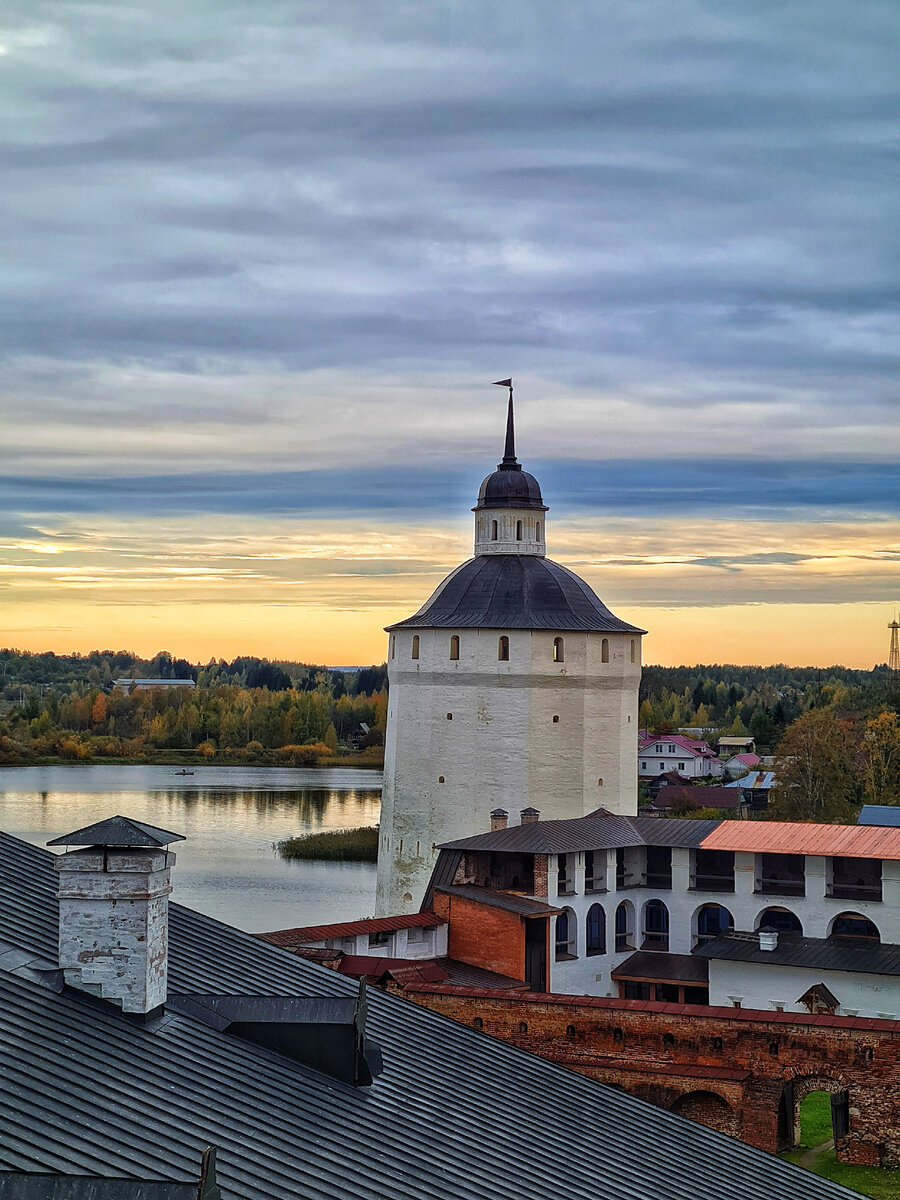 Вид на озеро с колокольни