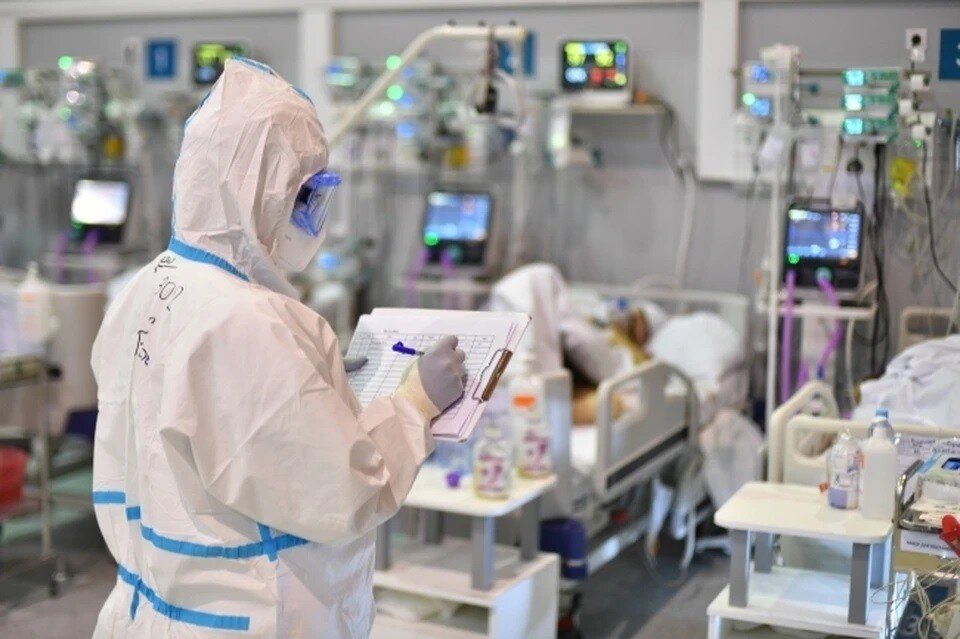     В России снизилось число госпитализаций больных коронавирусом Иван МАКЕЕВ