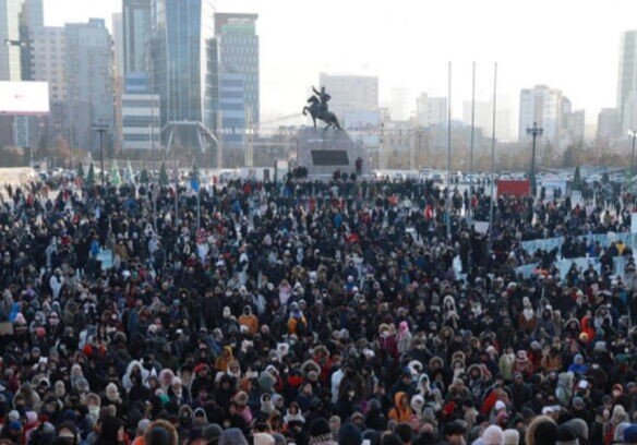 Монголия. Улан-Батор. Протестующие требуют назвать проворовавшихся госчиновников.