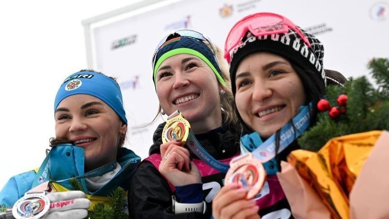    Елизавета Каплина, Динара Алимбекова и Наталья Гербулова.СБР