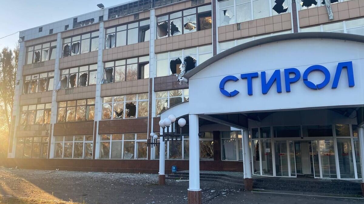    Разрушения, нанесенные огнем вооруженных формирований Украины заводу "Стирол" в Горловке© Фото : Приходько РИК/Telegram