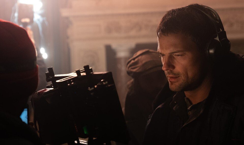     Данила Козловский на съемках сериала "Камора". Фото: kino-teatr.ru