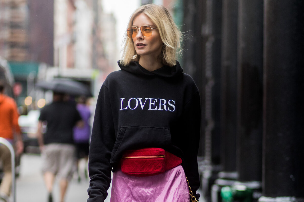     Не только с джоггерами: 5 модных идей, как носить свитшот