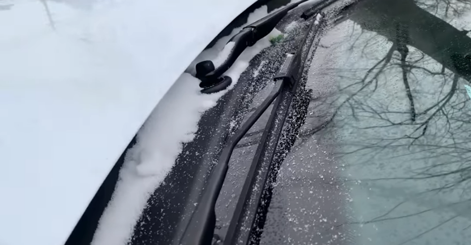 Замерзли не оторвешь. Что делать с обмерзанием дворников на автомобиле зимой