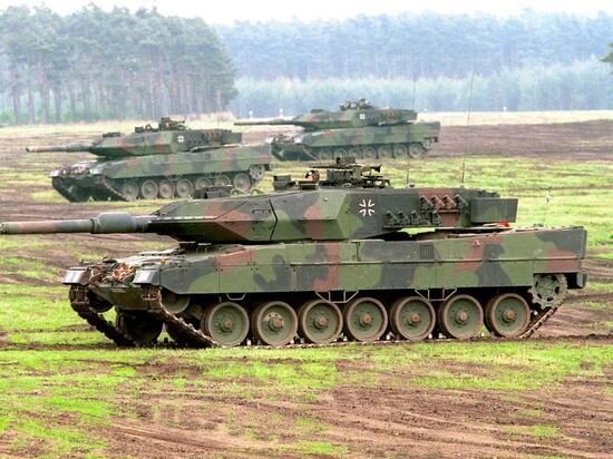     Фото: танки Leopard 2. источник: википедия