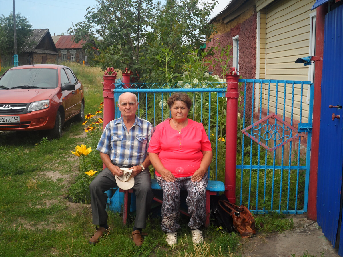 Фото: личный архив автора. Мои любимые дедушка и бабушка. Самарская область, село Балашейка, 2012 год.