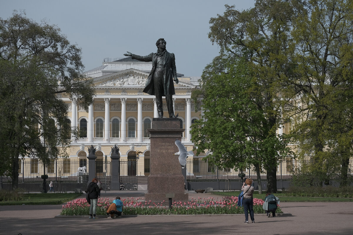 Площадь искусств фото Знакомство с очаровательным городом Санкт-Петербургом: Путеводитель туриста Блог