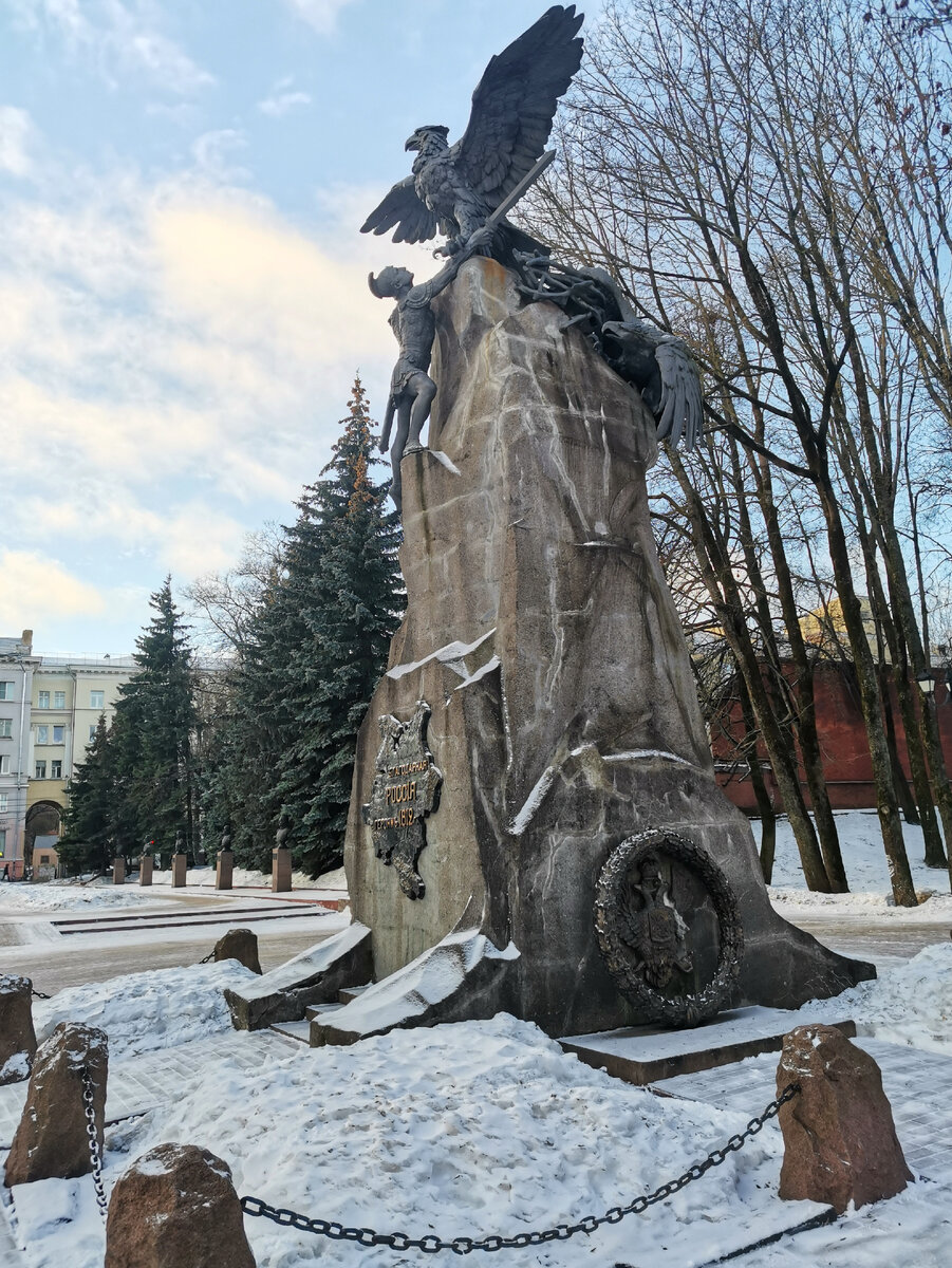 в сквере Памяти Героев