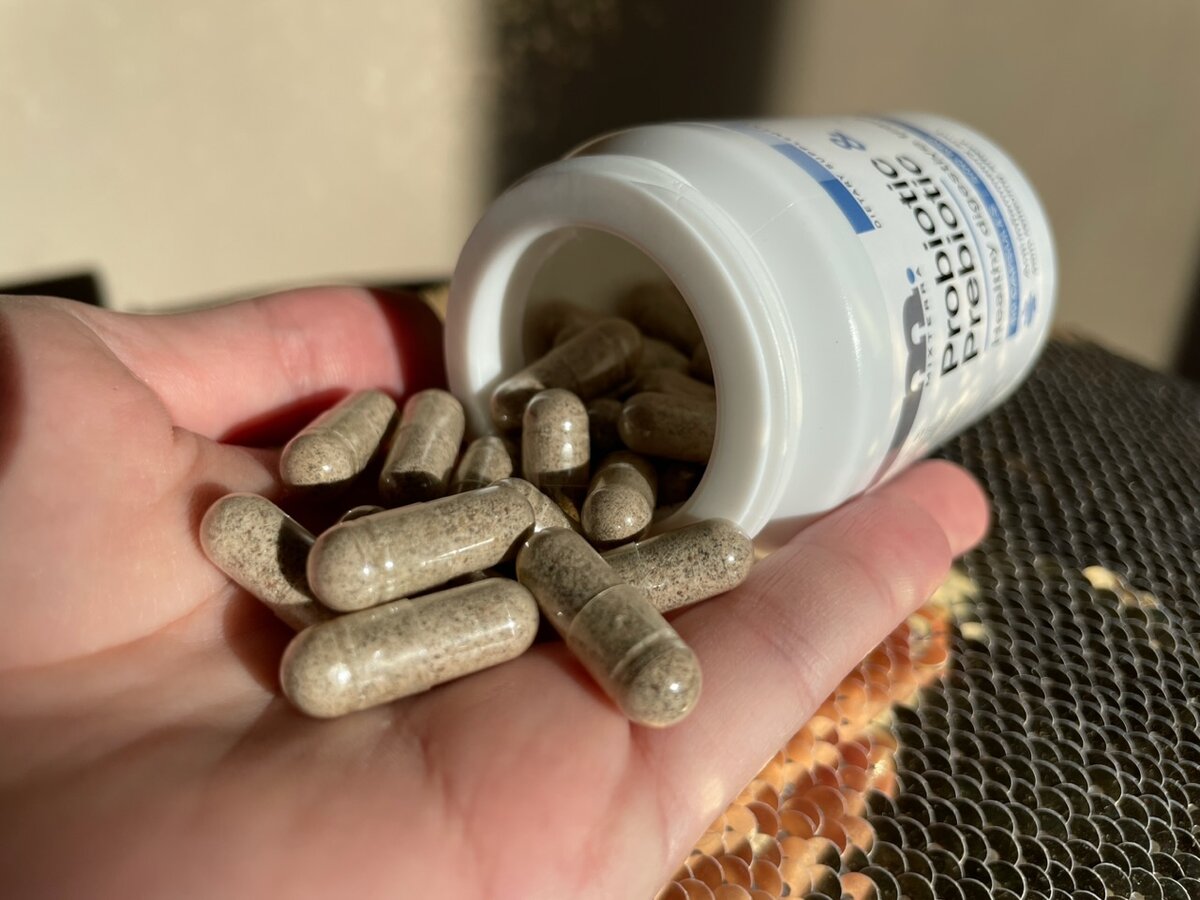 Капсулы кажутся большими на фото, но нет, они стандартного размера, глотать легко, не застревают, безвкусные