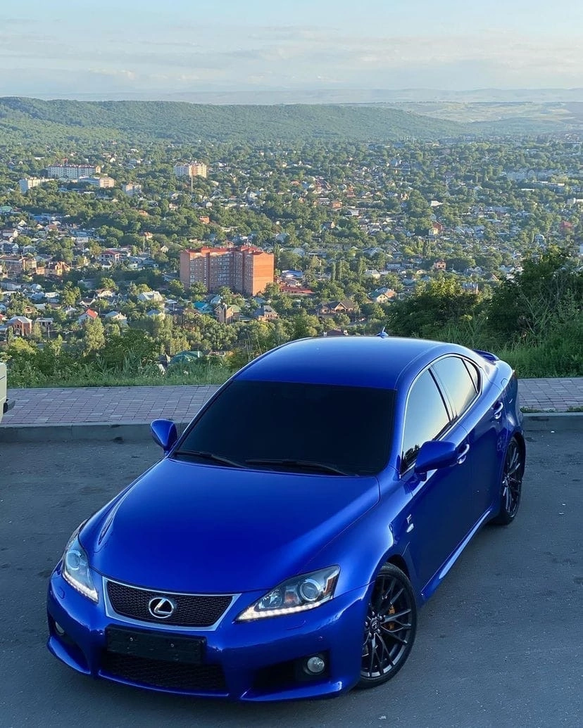 топовая версия линейки Lexus IS. Это первый автомобиль модификации F автомобилей от Lexus. Первое поколение Lexus IS F было представлено 8 января 2007 года на Североамериканском международном автосалоне.