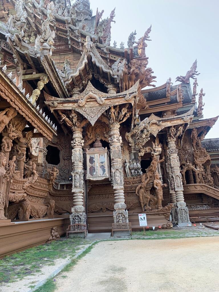 Имеет 4 входа