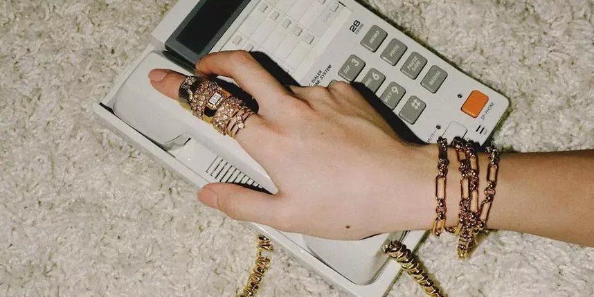    Интегрируйте украшения в свой гардероб – и он заиграет новыми красками. соцсети @vivalavika_com.