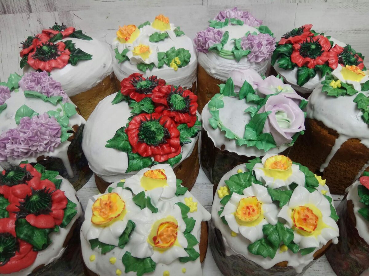 Пасха светлый праздник, и у меня он ассоциируется с пробуждением добра, света, тепла, уюта дома. И всегда дети)... толкутся рядом и ждут, ждут... Так было всегда, когда были маленькие, и когда они уже выросли. Пасха - это светлый, чистый праздник. У каждого своя "картинка" открывается с этим днем. Каждый год пеку куличи сама, много. и этот год не исключение. Ну что же, приступаем....