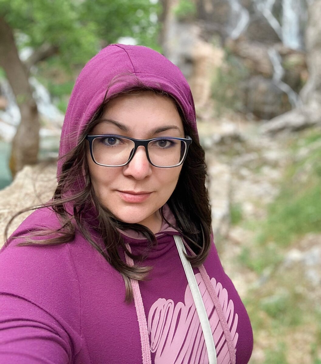 Это я недавно на водопаде. Личный архив