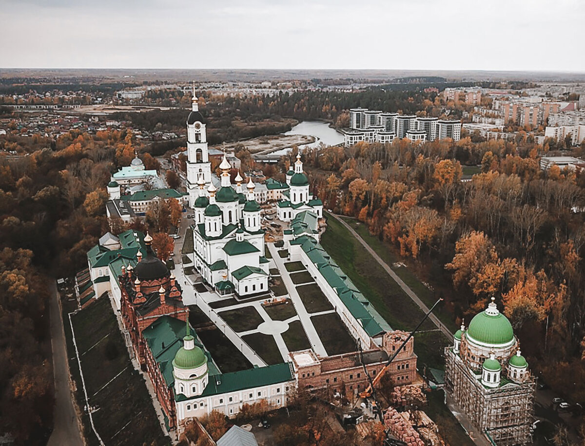 Саровская обитель. Свято Успенская пустынь Саров. Саров монастырь Саровская пустынь. Свято-Успенский мужской монастырь Саров. Монастырский комплекс «Саровская пустынь».