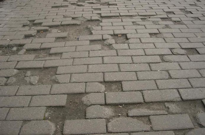 Почему плитка (брусчатка) начинает разрушаться? Мастера знают причину, но все равно продолжают класть по-своему2