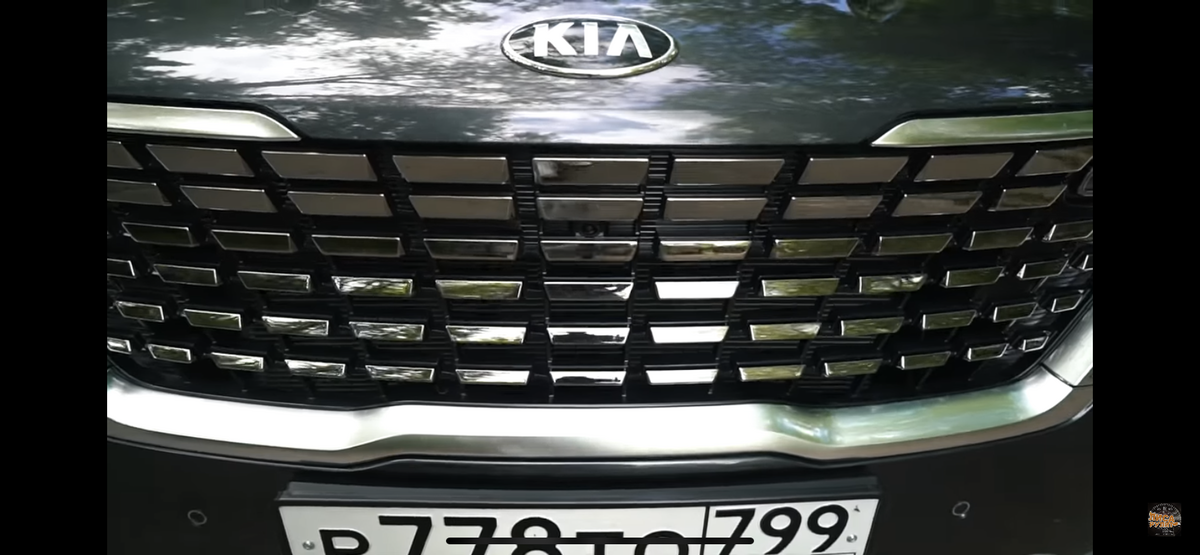 ЗD решетка это сейчас модно, но никакой гений кузовного ремонта ее не починит в случае ДТП