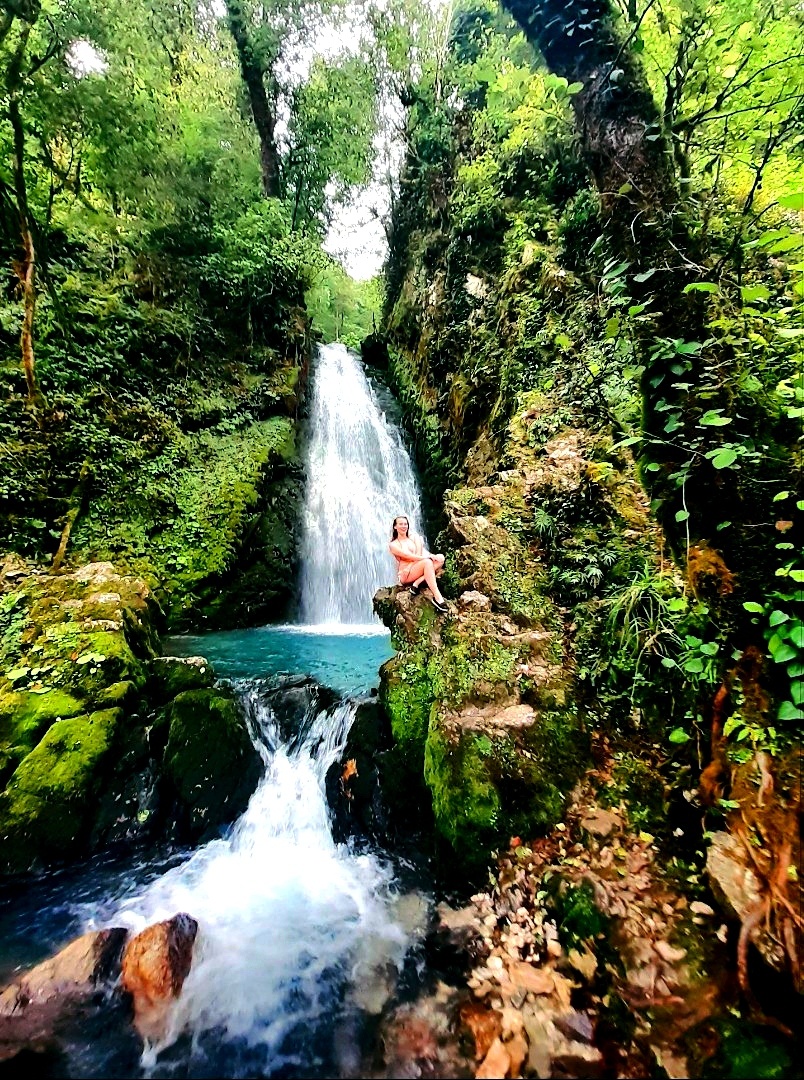 Водопад и красотка 