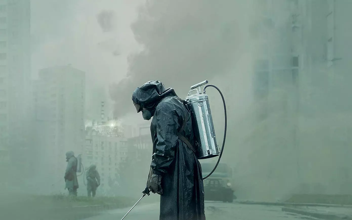 История о техногенной аварии 1986 года в Чернобыле, одной из самых страшных катастроф в истории человечества. Об отважных мужчинах и женщинах, принесших невероятные жертвы, чтобы спасти Европу от радиационного заражения. Эта трагедия повлияла на судьбы миллионов людей и изменила их навсегда...