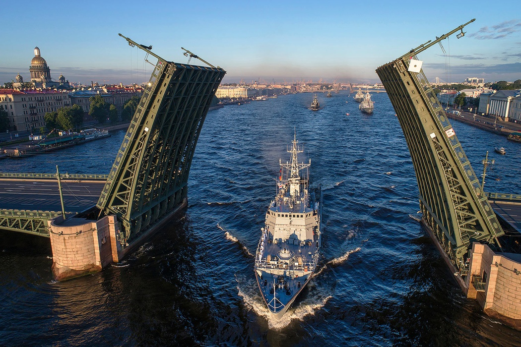 Мосты в санкт петербурге время. Разводной мост в Питере. Разводной мост в Санкт-Петербурге Дворцовый мост.