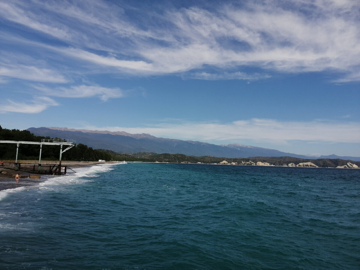 Если говорить о Черном море, то в Абхазии оно ничуть не хуже, чем в Турции.  А может даже и лучше. Фото Светы Давыдовой