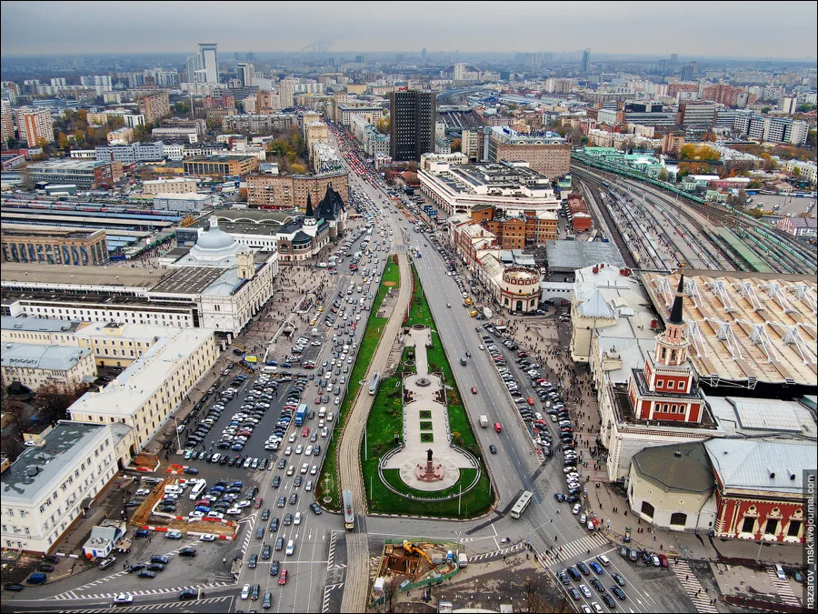 Комсомольская площадь. Площадь 3 вокзалов в Москве. Комсомольская площадь Москва. Москва Комсомольская площадь 3. Москва три вокзала площадь трех вокзалов.