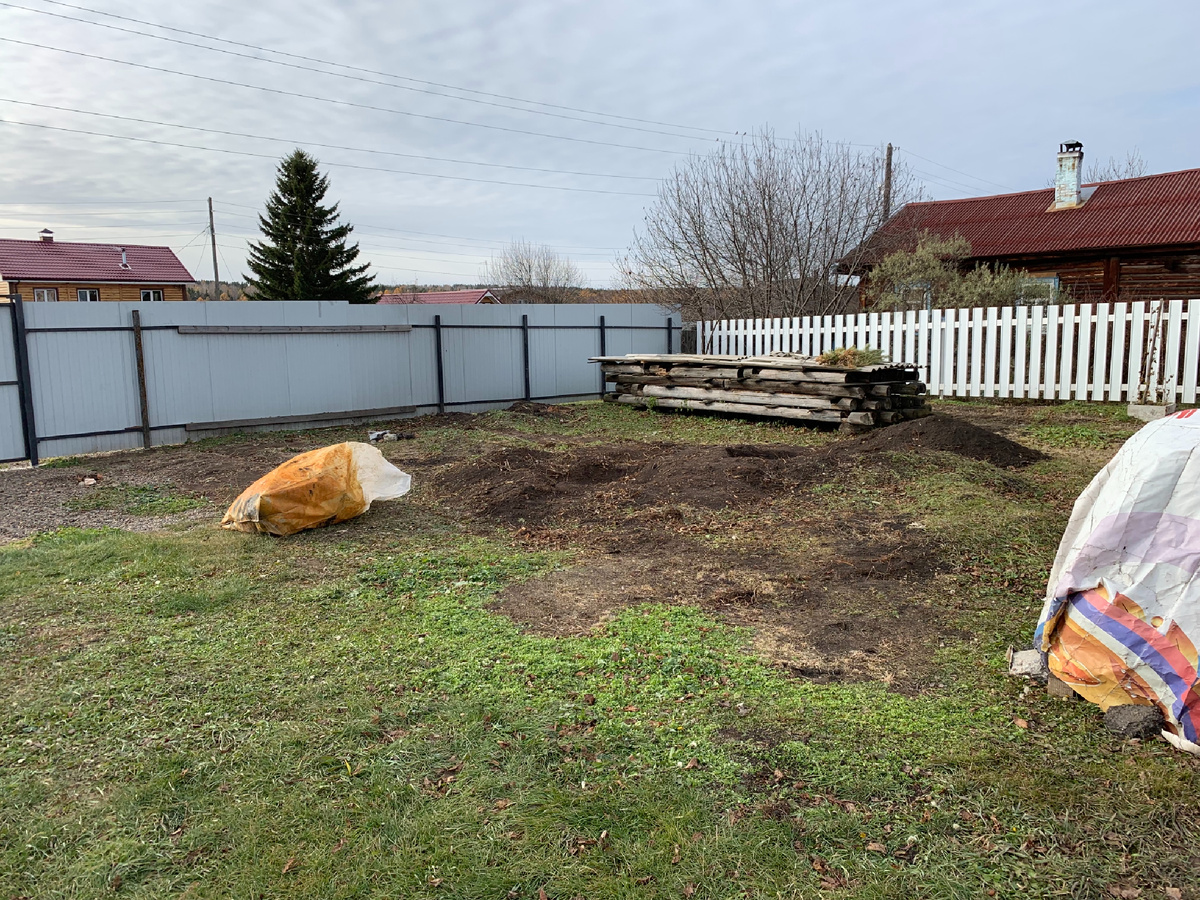 Вид участка во время нашего первого приезда.