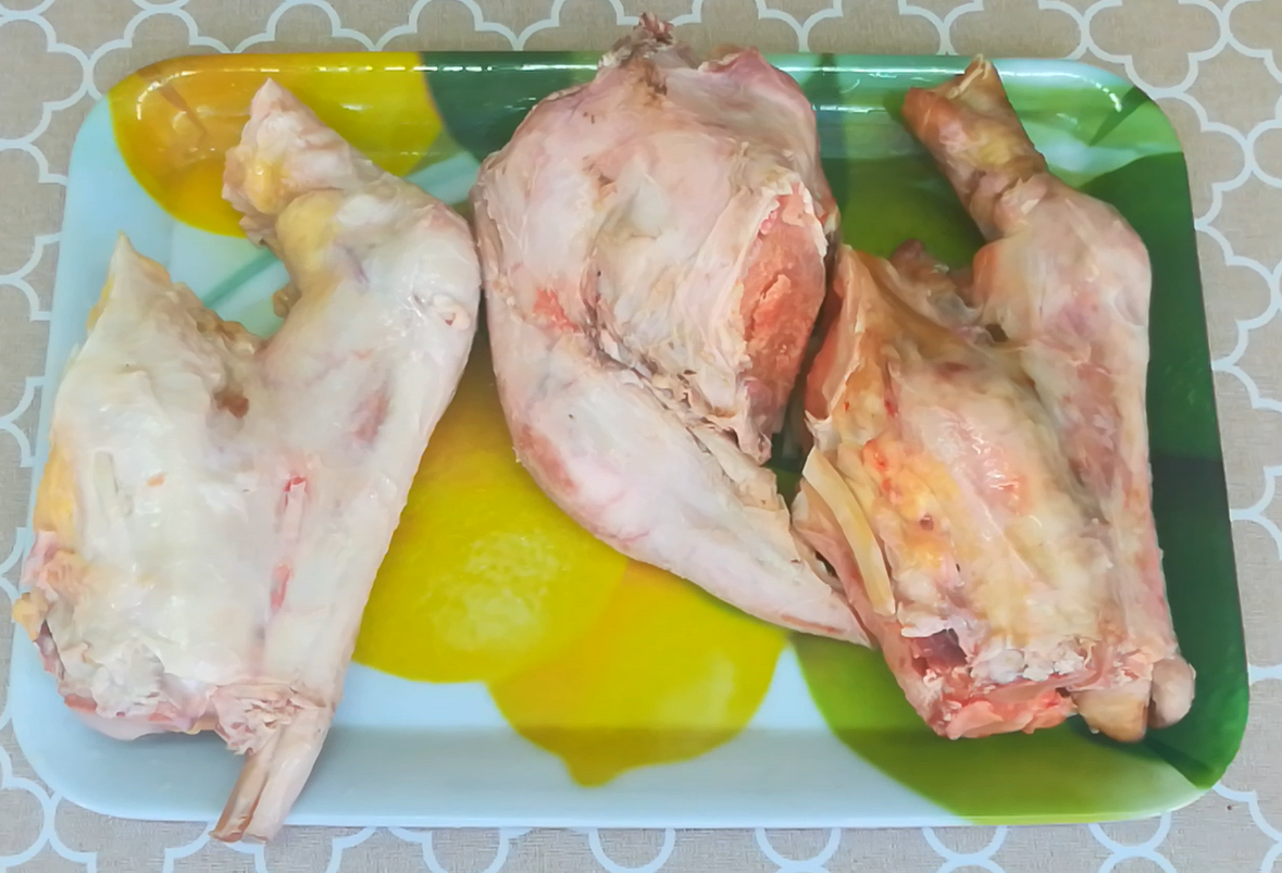 Слева два сустава вымочены в воде, справа один - только хорошо помыт