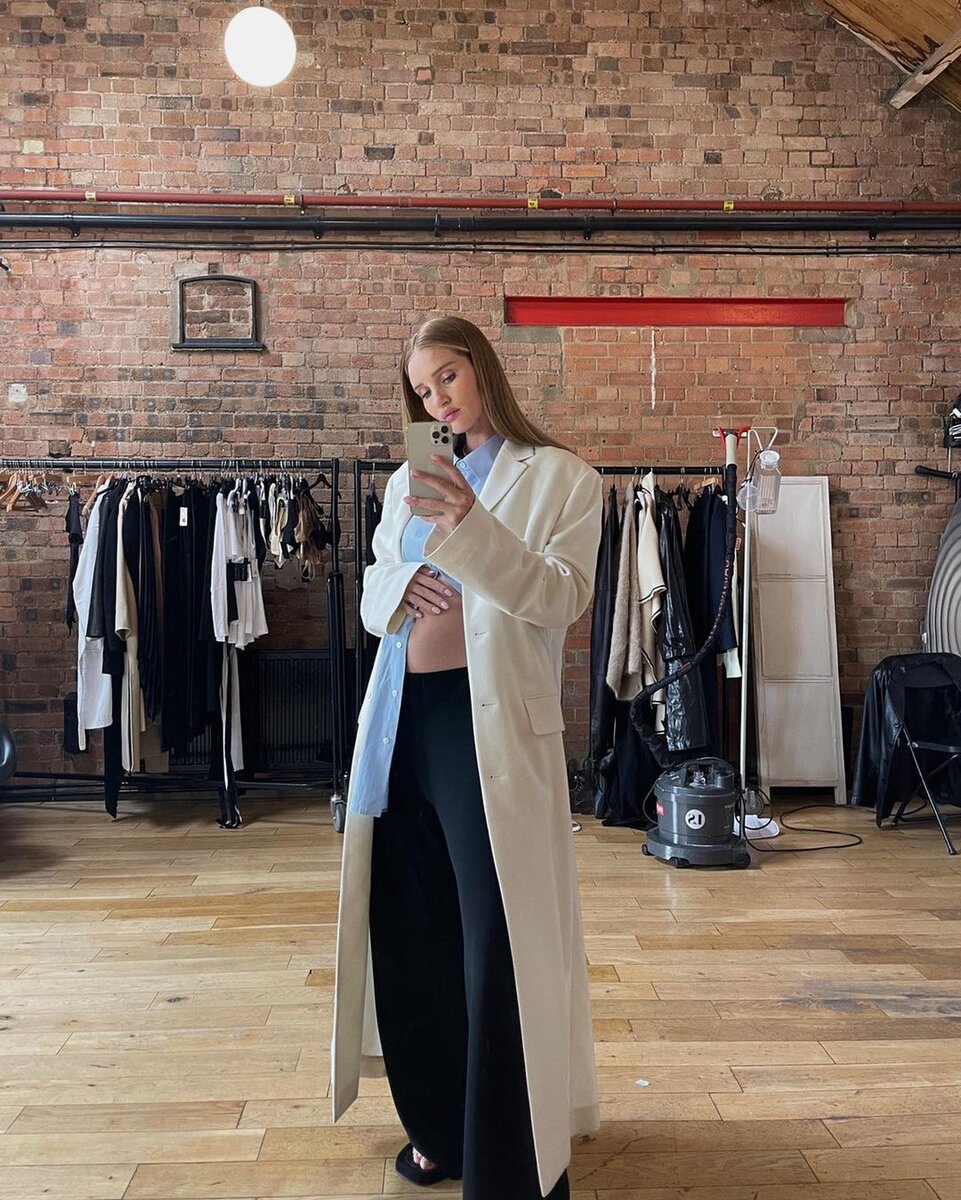 Роузи Хантингтон-Уайтли показала округлившийся живот @rosiehw