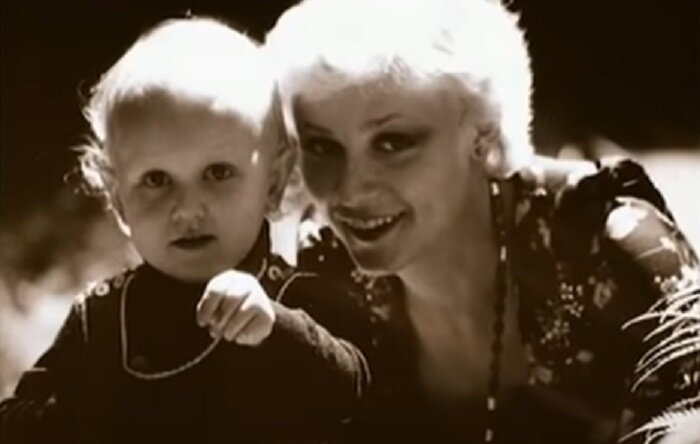 Анне Вески с дочкой