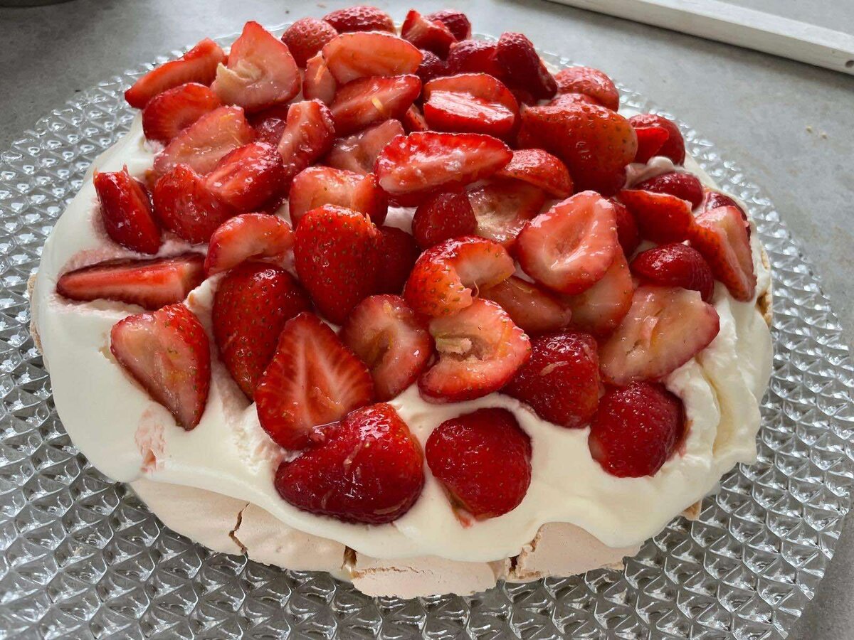 Клубника тоже, особенно если ее продают вдоль дороги, трассы. Фото: архив автора