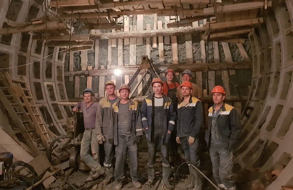 Работники "Метростроя". Источник: https://metrostroy-spb.ru