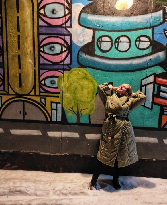 Автор в московском вечернем дворике