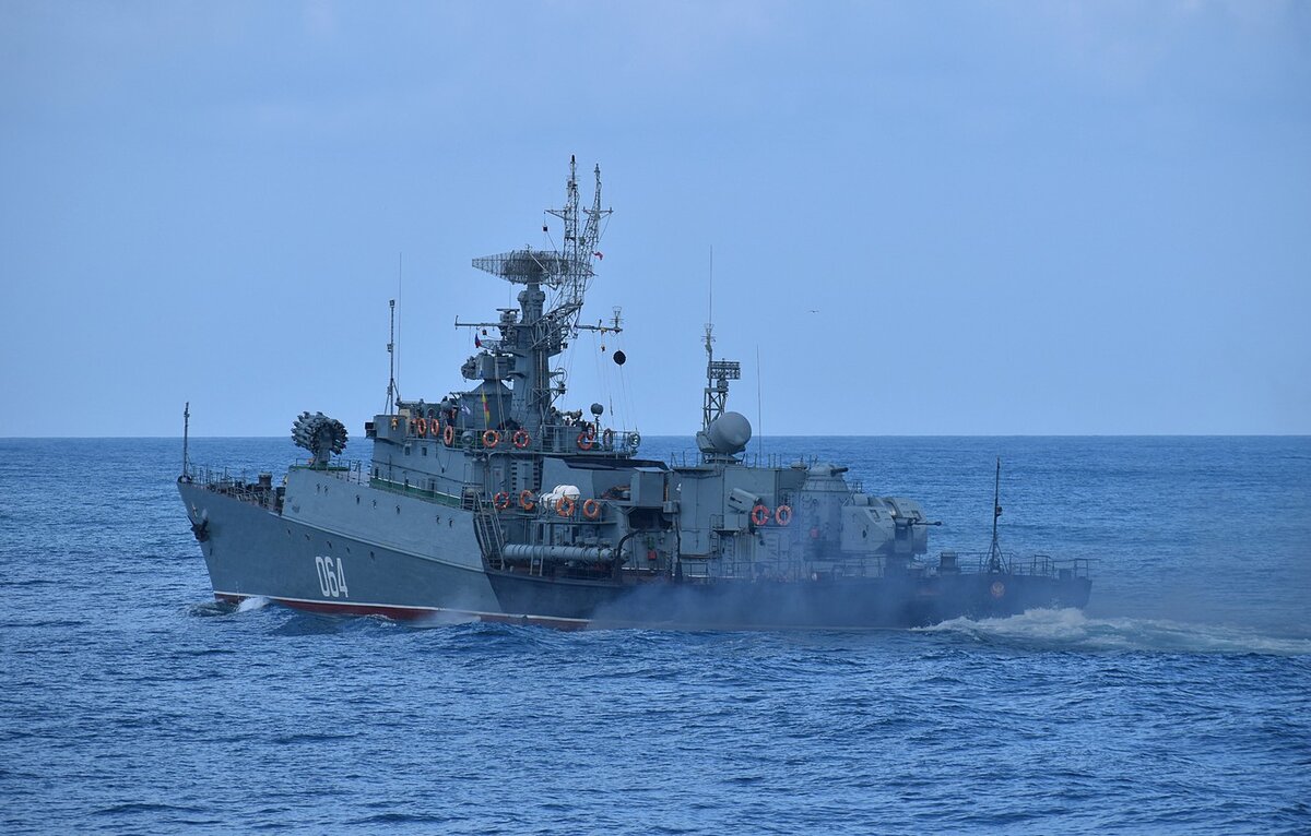 МПК1124М. Фото https://img5.goodfon.ru/wallpaper/nbig/6/d6/mpk-chernoe-more-muromets-proekt-1124m-vmf.jpg