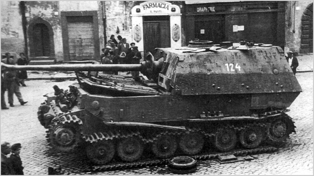 Брошенная САУ Элефант Рим, 1944 год