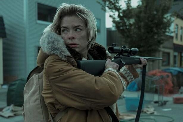 Кадр из сериала "Черное лето"(2019).