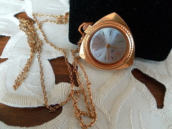 Необычные часы – кольцо