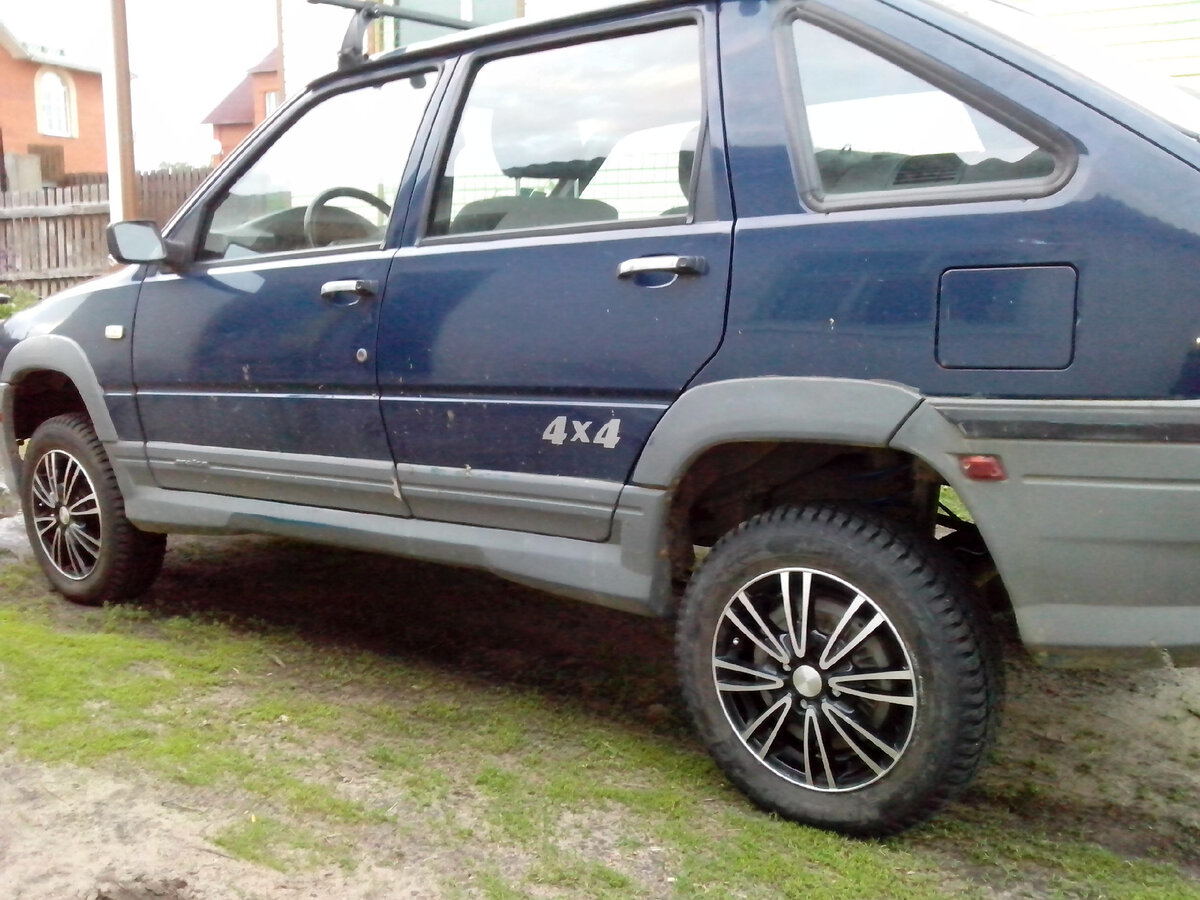 Надпись 4х4 выдаёт серьёзный настрой этого автомобиля