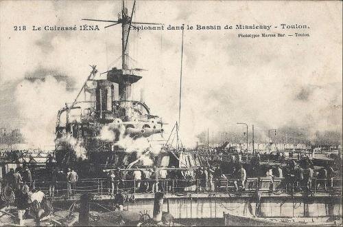 Французы опасливо осматривают опасную "Йену"    Открытка тех лет из свободного доступа.