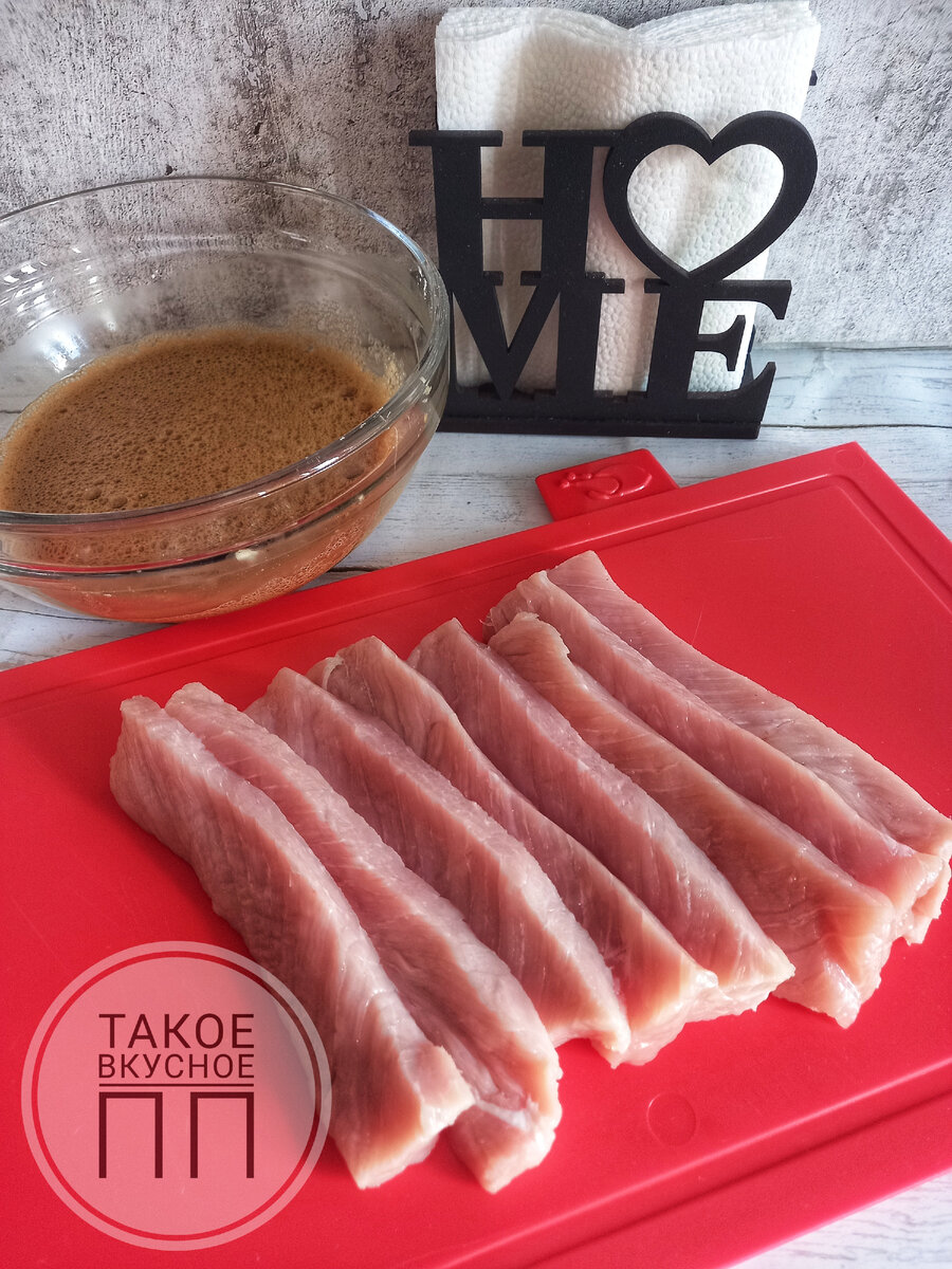 Вот такими кусочками нарезаем мясо