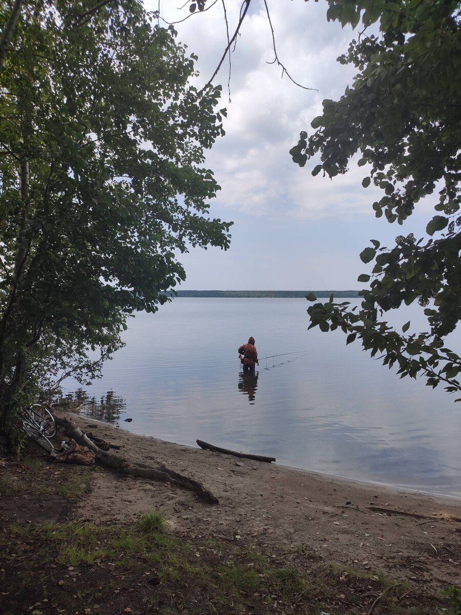 Увлеченный рыбак