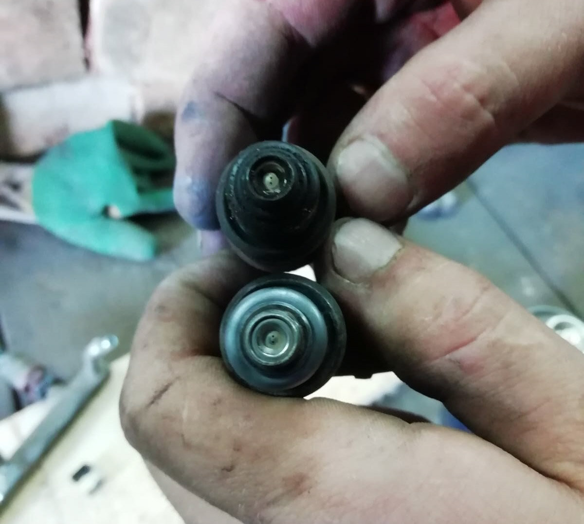 Так выглядит форсунки на Chevrolet lacetti, новая и старая.