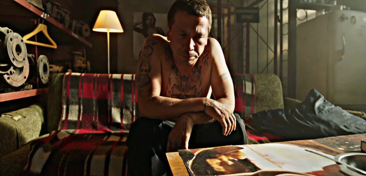 Актер Андрей Мерзликин в сериале "Абсурд"